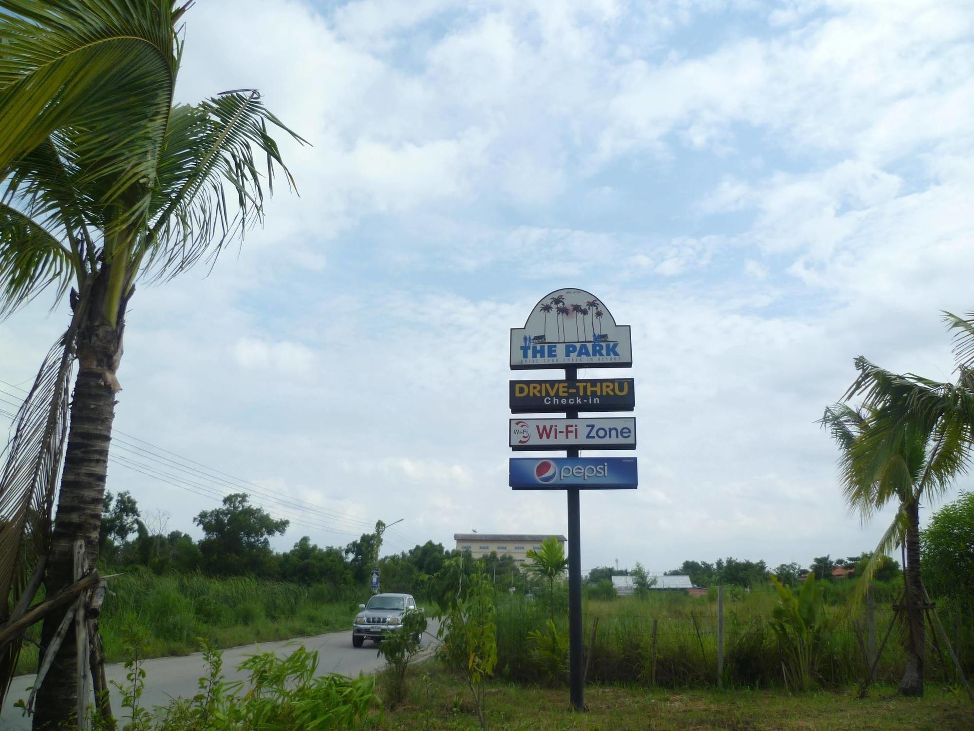 The Park Drive-Thru Check-In Resort Bangkok Exterior photo