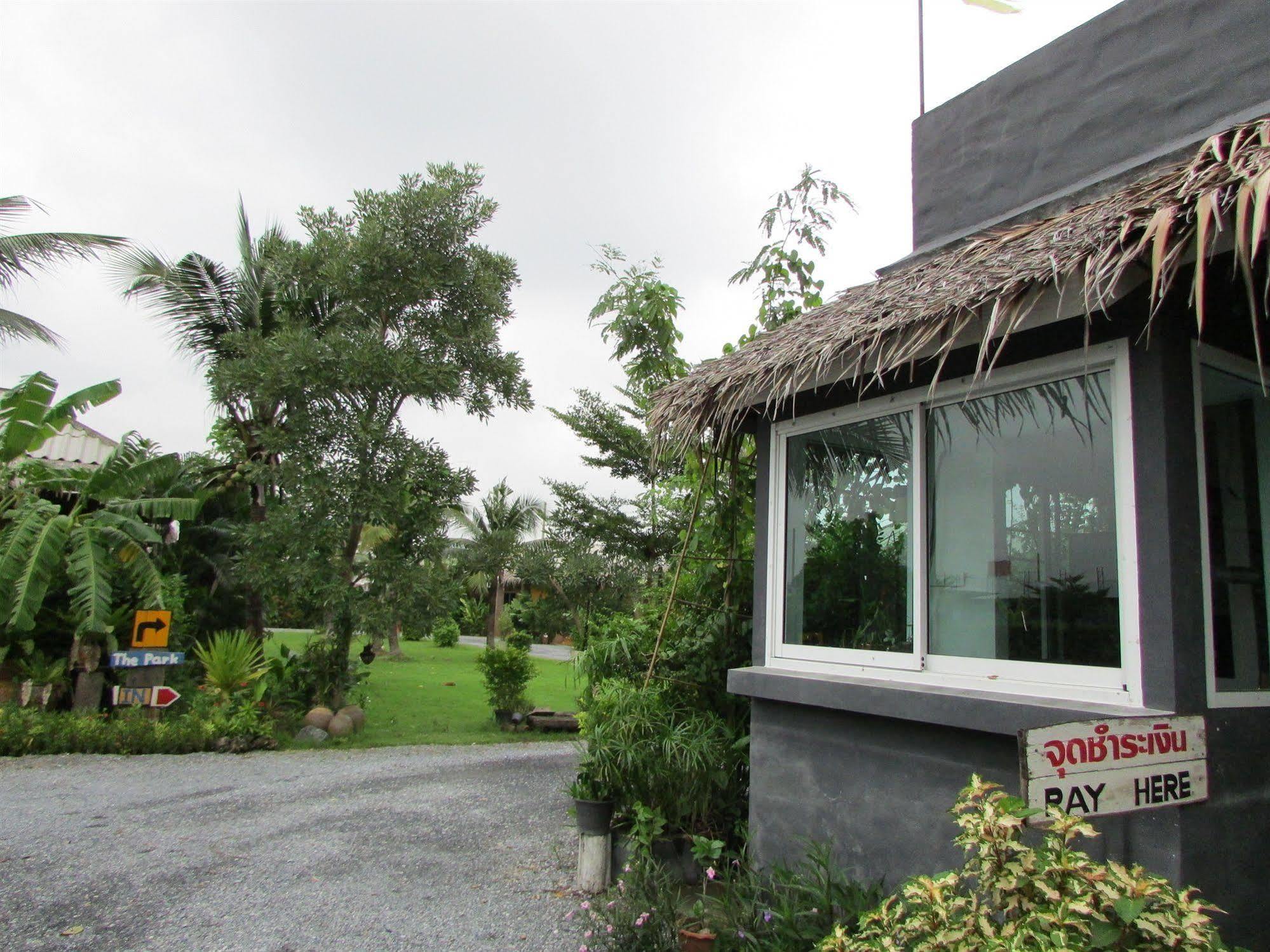 The Park Drive-Thru Check-In Resort Bangkok Exterior photo